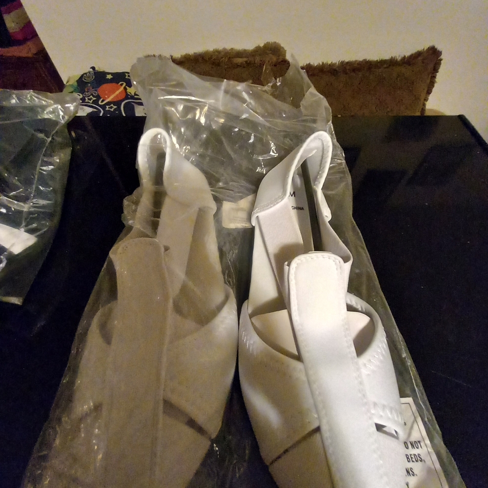 Shoes - Picture 4 of 6